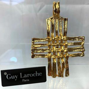 Guy Laroche Paris - Cross Pendant ✨